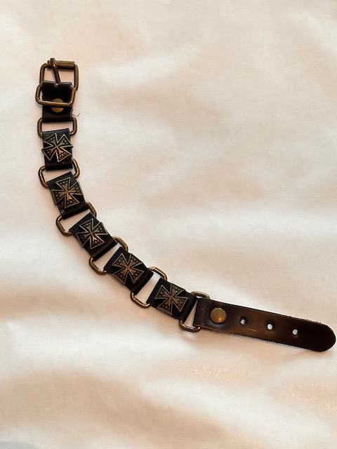 Picture of Handmade Leather Bracelet with Cross Pattée